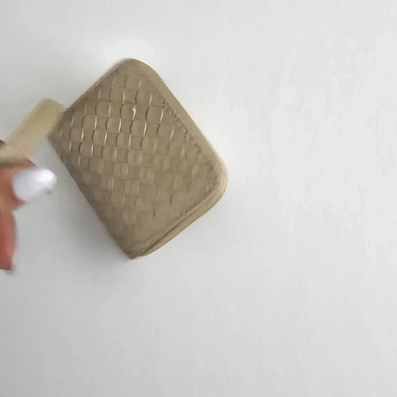 Woven Wristlet Zip up Card Holder - Picture 4 of 5